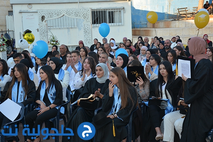 دار التربية والعلوم تخرج كوكبة جديدة من طلاب الشريحة الثانية عشرة